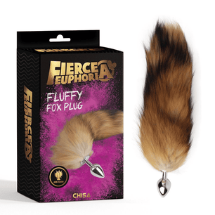Confezione del Fluffy Fox Plug Fierce Euphoria accanto al prodotto con coda di volpe soffice e base metallica su sfondo chiaro.