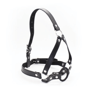Vista del prodotto harness viso nero in similpelle con cinturini regolabili e struttura con anelli