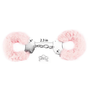 Dettaglio manette bondage morbide con rivestimento in pelliccia rosa