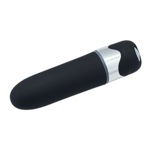 Mini vibratore nero compatto con dettaglio argento e base decorativa, fotografato in posizione orizzontale.