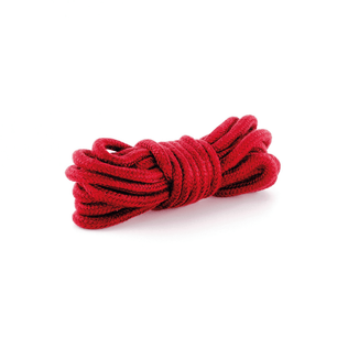 Corda bondage rossa morbida per legature BDSM e giochi erotici di dominazione.