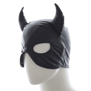 Maschera cappuccio nera con corna, vista laterale